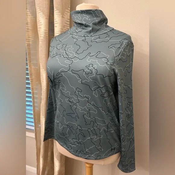 Under Armour Long Sleeve - Picture 1 of 4